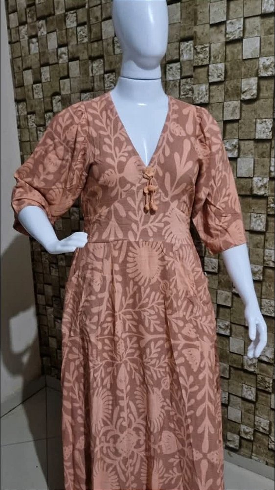 Vestido em tecido viscolinho, estilo indiano.