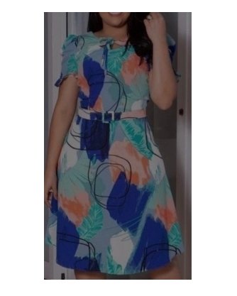 Vestido midi em crepe.