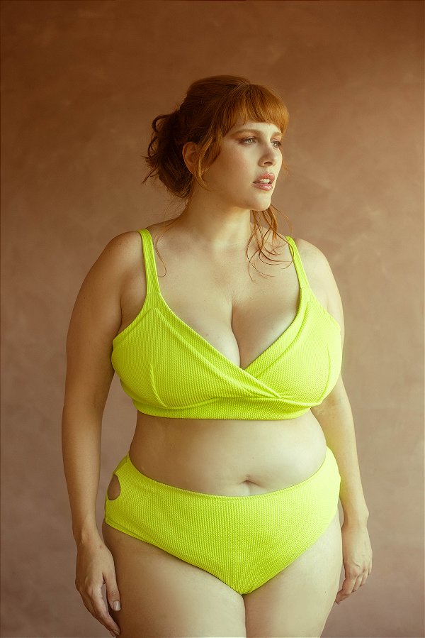 Calcinha biquíni plus size neon com recortes