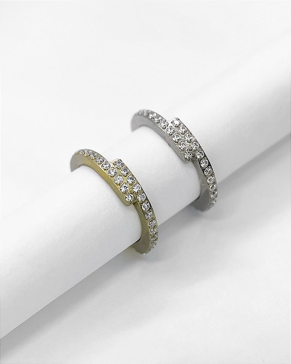 Piercing Argola com Zircônias Cruzadas - Titânio