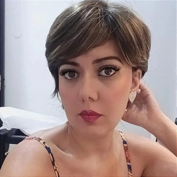Peruca Cleonice cabelo organico castanho com luzes curta