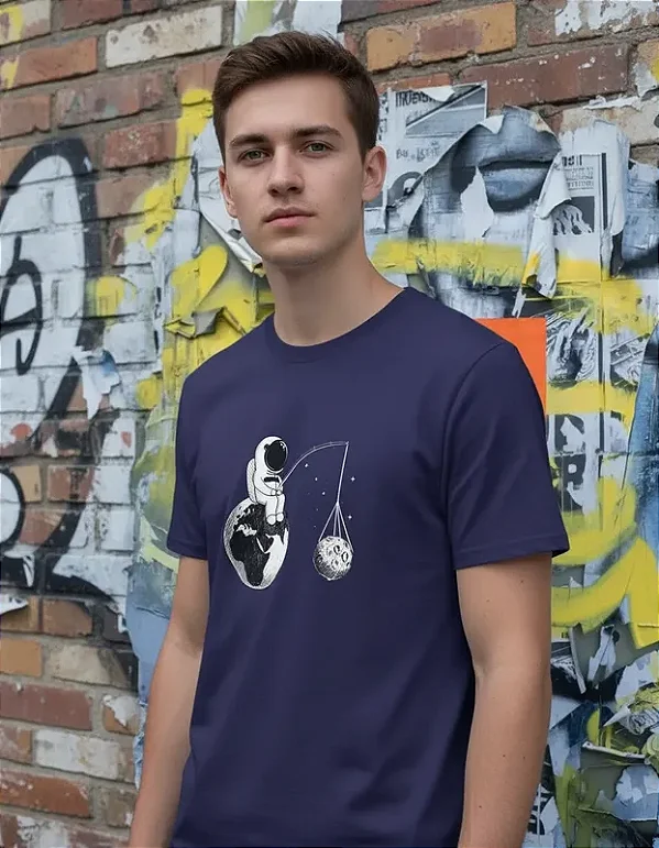 Camiseta Astronauta Sentado na Terra