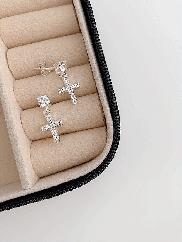Brinco Cruz Zircônias de Prata - Be Fashion Acessórios | Acessórios em  prata 925, Anéis, correntes, pulseiras e muito mais...