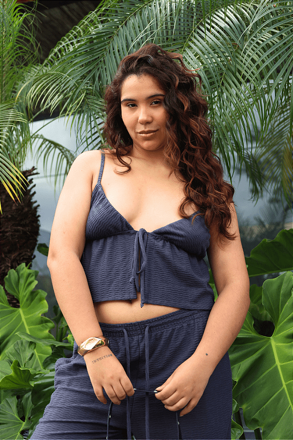 Top Decote Babado Texturizado Cinza
