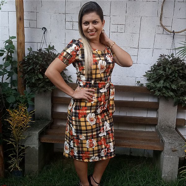 vestido xadrez com flores