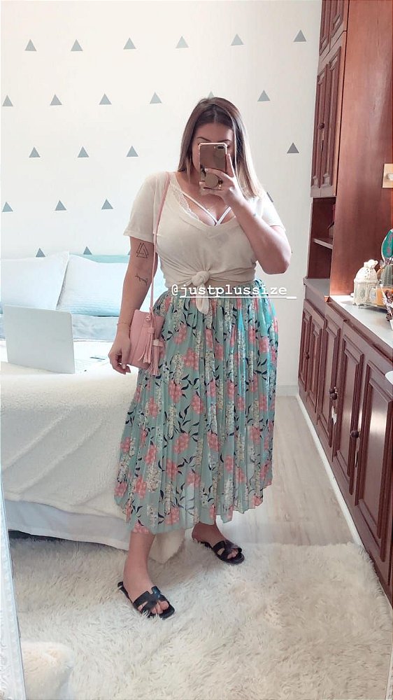 saia plissada preta plus size