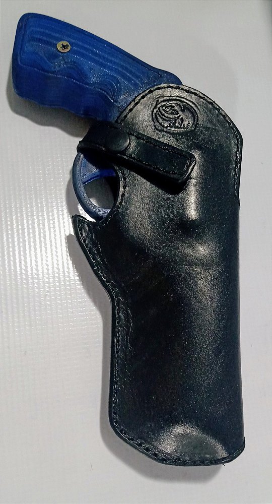 Coldre Caçador, Revolver "4", com gatilho e alça de mira exposto