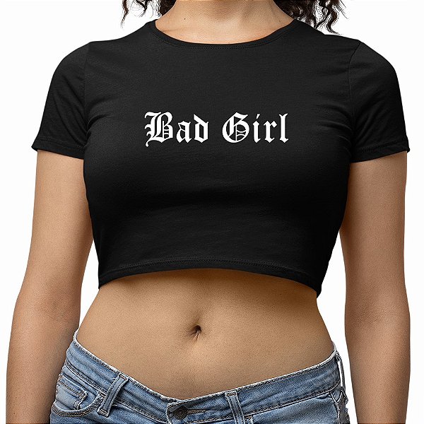 Blusa Cropped Bad Girl Letra Gótica Frase Y2K Feminina Preta Alternativo