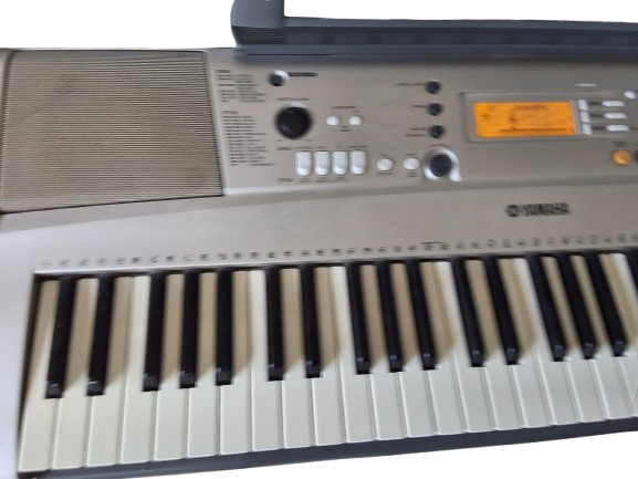 Teclado Yamaha PSR-E313 Usado em Ótimo