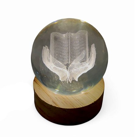 Bola de Cristal Luminária Mão com Livro Base Madeira 6 cm