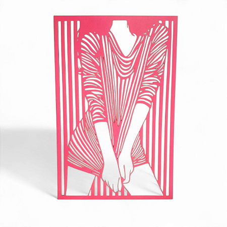 Placa Decorativa Mulher em Perspectiva em Mdf Cor Rosa 57 cm