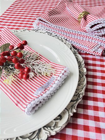 Guardanapo de tecido listrado vermelho e branco