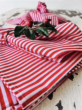 guardanapo de tecido listrado vermelho e branco