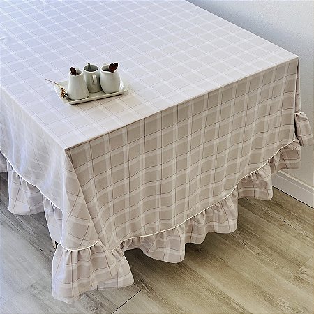 Toalha de mesa com babados
