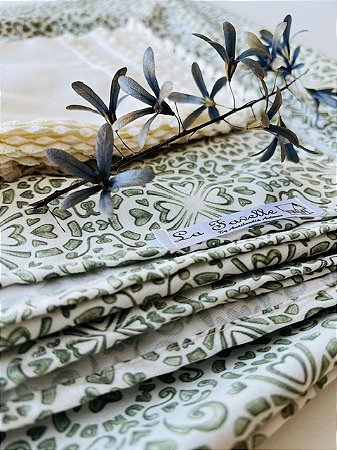 Toalha de mesa estampada verde sálvia