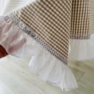 Toalha mesa xadrez bege com babados