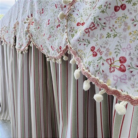 Toalha de mesa com babados festa tema cerejinha