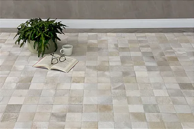 Tapete MN10X10 Off White Couro Legítimo Quadriculado
