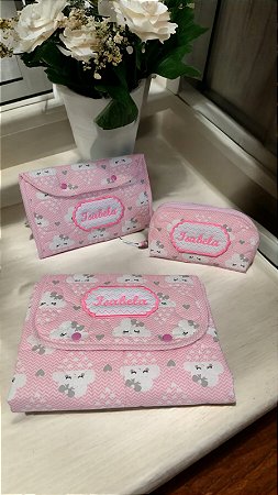 Cj com trocador, porta fraldas e necessaire plastificada