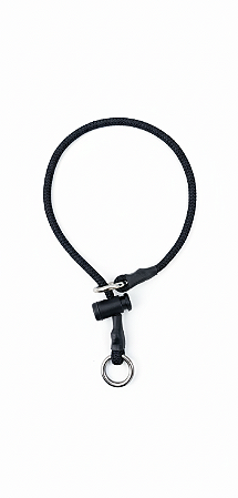 Colar de corda com regulador.