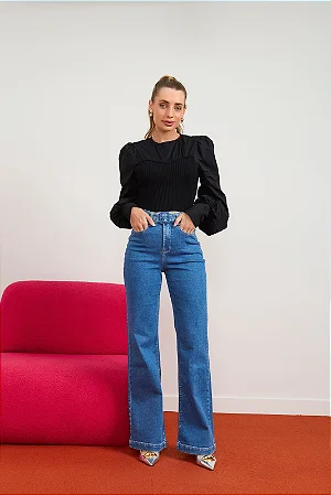 Calça Jeans Feminina Wide Leg Fit Alongada com Cinto Decorativo