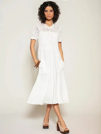 Vestido Midi Evasê com Trama Vazada e Bolsos