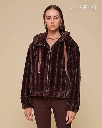 Jaqueta Pele Sintética com Detalhes Verticais