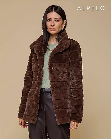 Casaco de Pele Sintética com Detalhes Horizontais