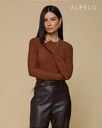 Blusa Modal com Detalhes Geométricos