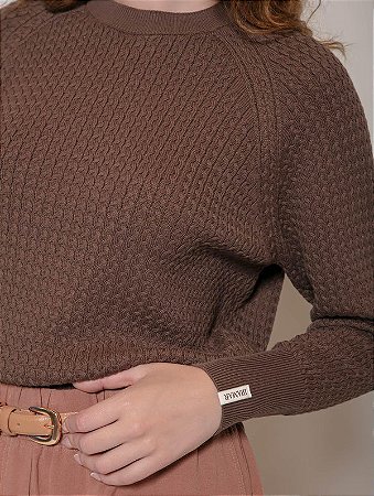 Blusa com tecimento em tranças e mangas de cava raglan