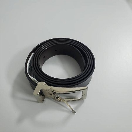 Cinto masculino nas cores preto e marrom de couro sintético com design moderno, ref 948