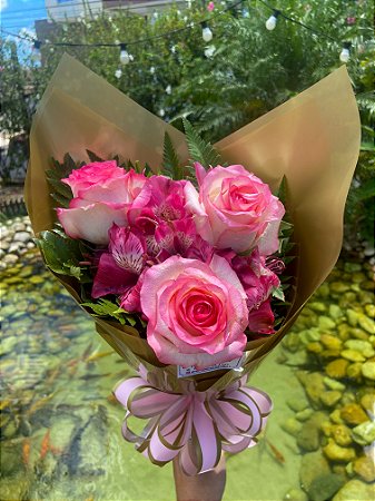 Buquê 3 rosas coloridas com Alstroemelias