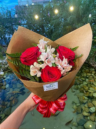 Buquê 3 Rosas Vermelhas Importadas com Alstroemerias