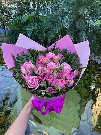 Buquê 6 Rosas Coloridas com Alstromélias