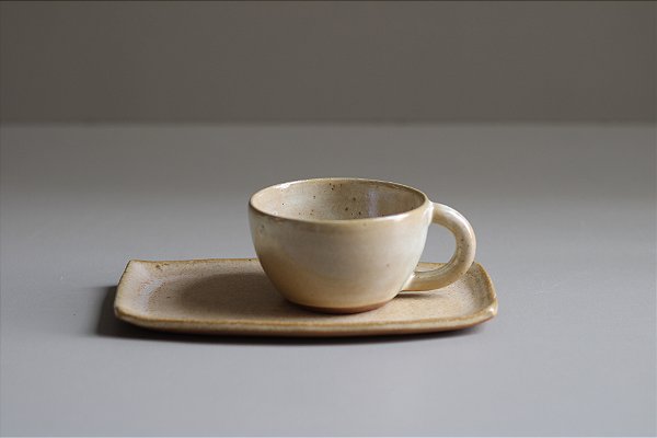 Xícara Tradicional com Prato de Apoio