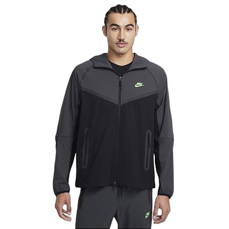 Jaqueta Nike Masculina Tech Windrunner- Preta/cinza HM7151