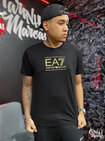 Camiseta Emporio Armanio- Preta/dourada 7VPT77