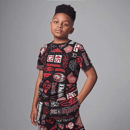 Camiseta Nike Infantil  Masculina Jordan Essentials- Preta/vinho 95D621