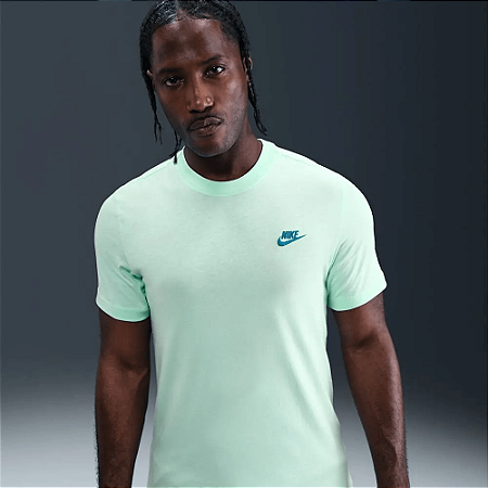 Camiseta Nike Masculina Sportswear Club verde água  - AR4997
