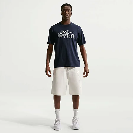 Camiseta Masculina Nike NSW-Azul Marinho IH1375