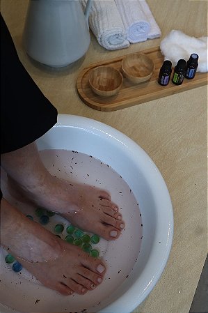 6 MANICURES + 1 PEDICURE + 1 PEDICURE SPA DOS PÉS