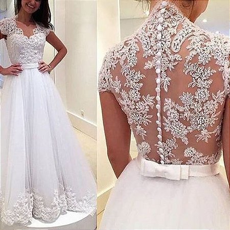 vestido com bordado na barra