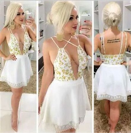 vestido curto decote profundo