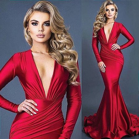 vestido vermelho com decote na frente