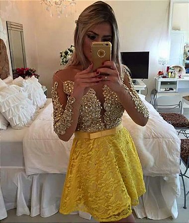 vestido de renda curto amarelo