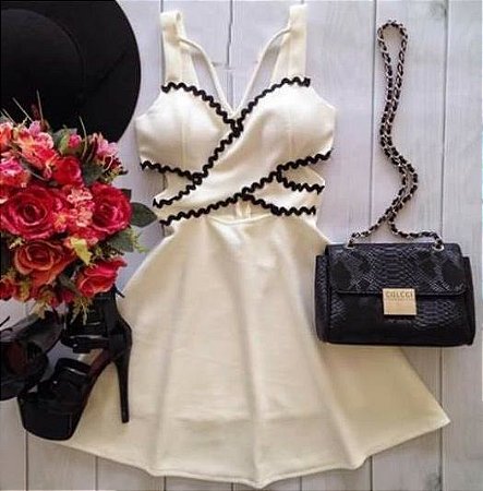 vestido branco com vies preto