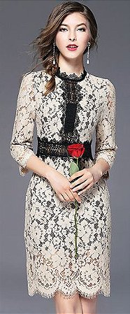 vestido bege com renda preta