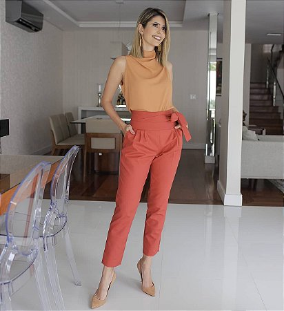 calça com blusa social
