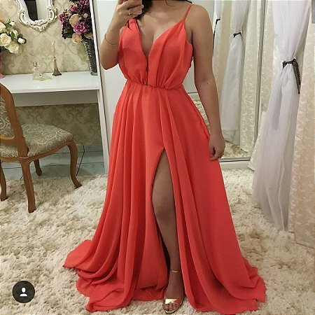 vestido plissado com fenda