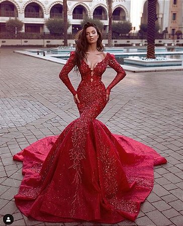 vestido vermelho com calda